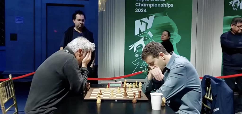 Qué sabemos de la muerte de Daniel Naroditsky ivanchuk naroditsky mundial blitz scaled e1736015350743 Ivanchuk y Naroditsky, en el Mundial de Blitz, con aspecto de haber perdido los dos. Captura del vídeo de ChessBase India