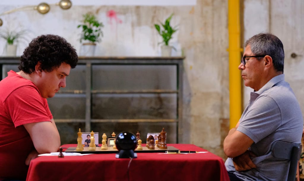 Leyendas y Prodigios, una crónica rebelde: Faustino Oro, líder en solitario larino granda fmb David Lariño venció a Julio Granda. Foto: FMB / Damas y Reyes