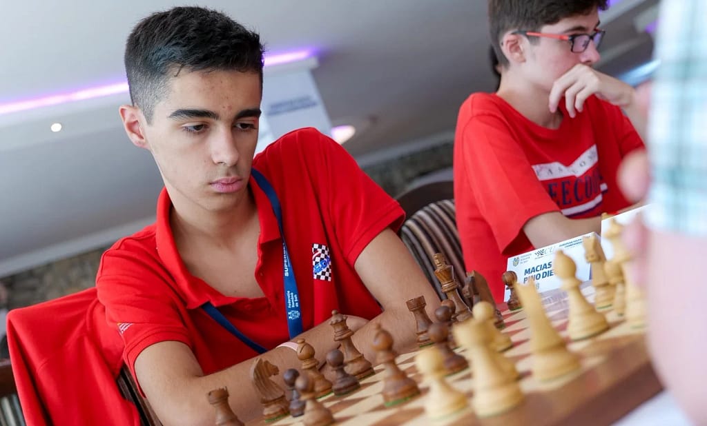 Leyre Abrisqueta y Diego Macías acaban entre los 10 primeros del mundo diego macias europeo rumania e1694735076814 Diego Macías aspira a una medalla en el Campeonato del Mundo sub 16