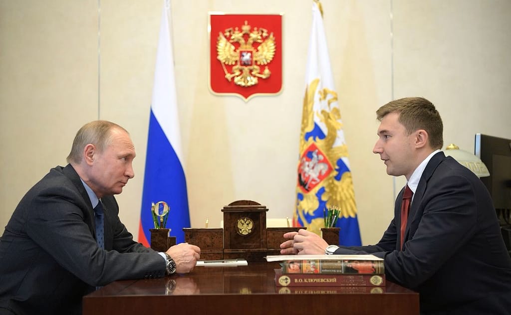 Karjakin, sancionado por la UE: «Es triste que no lo hicieran antes» karjakin putin Sergey Karjakin, con Vladimir Putin, en 2017