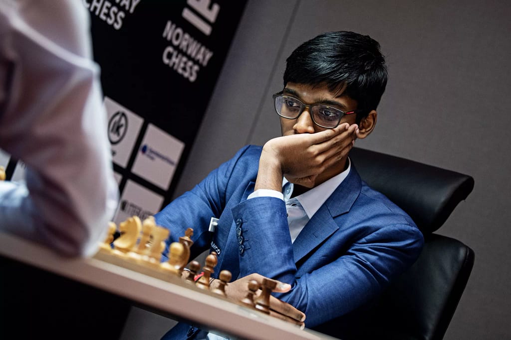 Pragg le da un repaso a Magnus Carlsen pragg bonhage norway jpg Praggnanandhaa, en el Norway Chess, donde ha derrotado a Magnus Carlsen. Foto: Steve Bonhage