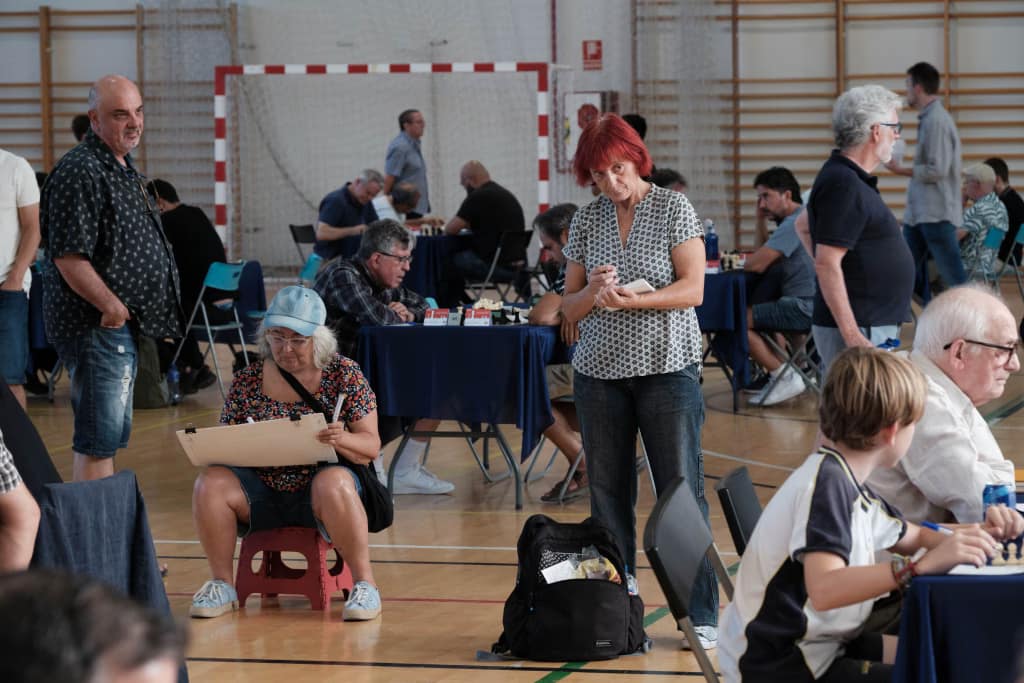 Vídeo homenaje a Manuel Álvarez Escudero pintoras moratalaz En Moratalaz también había dos artistas tomando otra clase de imágenes, no tan instantáneas. A María José (derecha) la conozco hace algún tiempo. Foto: FMB / Damas y Reyes