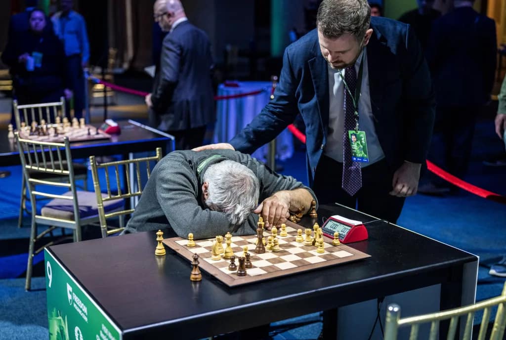 Carlsen vs. Niemann, duelo con sabor a revancha en la fase final del Mundial de Blitz ivanchuk llorando ootes 1 Ivanchuk ha acabado llorando después de perder contra Naroditsky en posición ganada. Foto: Lennart Ootes.