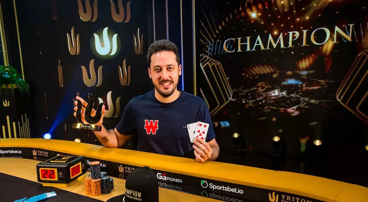 Adrián Mateos adelanta a Phil Ivey y ya está a un paso del top 10 histórico de ganancias Champion Adrian Mateos Triton Montenegro jpeg e1716198936156 Adrián Mateos, con la mano de su triunfo en las Triton Poker de Montenegro