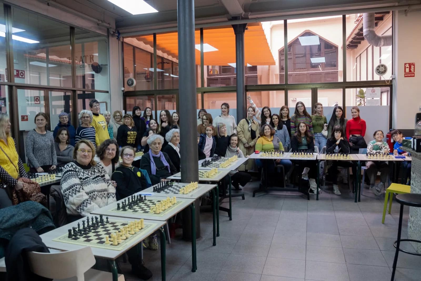 Mujeres y ajedrez: un paso en la dirección correcta mujeres simultanea 4 jpg Imagen de las partidas simultáneas para mujeres celebradas el pasado 9 de marzo en Barcelona