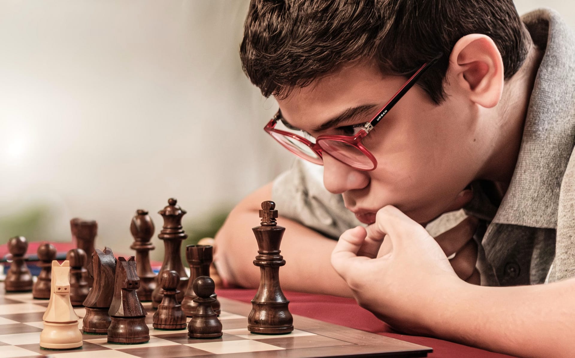 Faustino Oro se come los tableros con una actuación de récord faustino leyenda fmb scaled Faustino Oro se come el tablero. Foto: FMB / Damas y Reyes